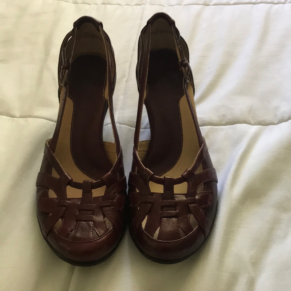 Burgundy/cranberry new without box Sofft brand